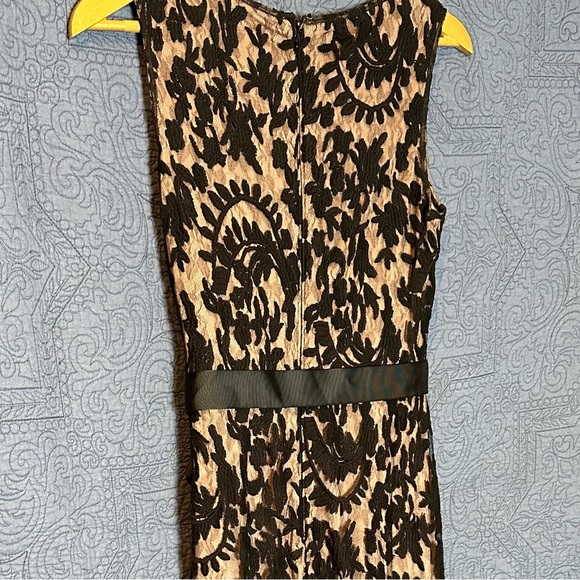 Adrianna Papell Evening Gown. Size 6, Floor Length. Black lace overlay, tan slip - Picture 6 of 11